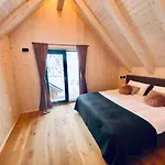 Cudovita Koca Na Samem, Gorenka *