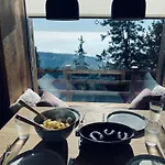 Chalé Cudovita Koca Na Samem, Gorenka *