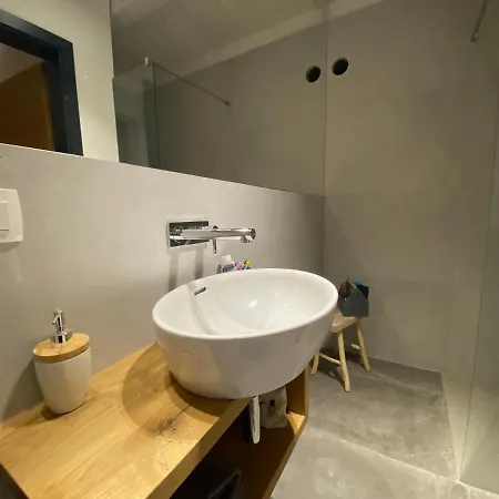 Cudovita Koca Na Samem, Gorenka Chalet *