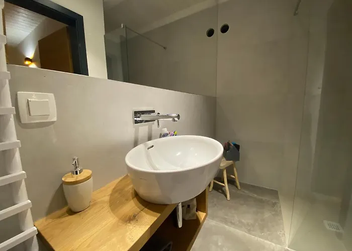 Cudovita Koca Na Samem, Gorenka Chalet *